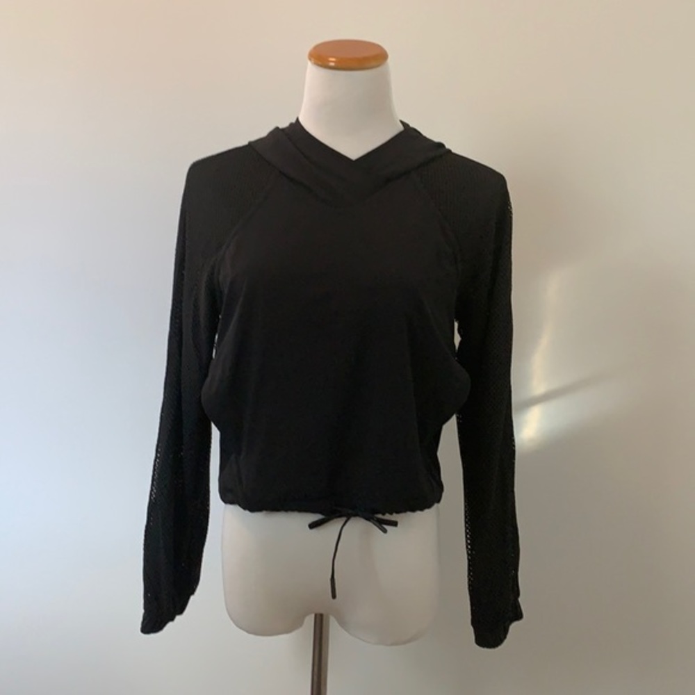 Lululemon logoed hoodie size 6‎